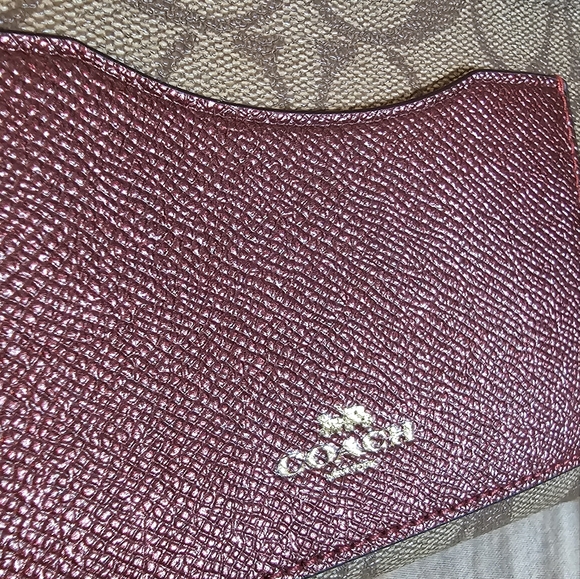 Coach Metallic Cherry and Signature Monogramm Crossgrain Leather Wristlet NWOT - Picture 3 of 12